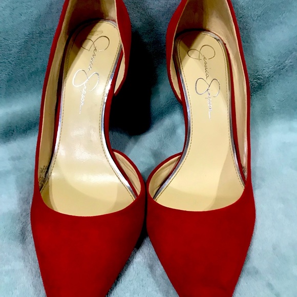 RED and Gorgeous - Picture 5 of 9